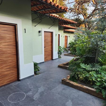 Hotel Boutique Villa Escondida, A Pasos De Lo Mejor En Tlaquepaque Bagian luar foto