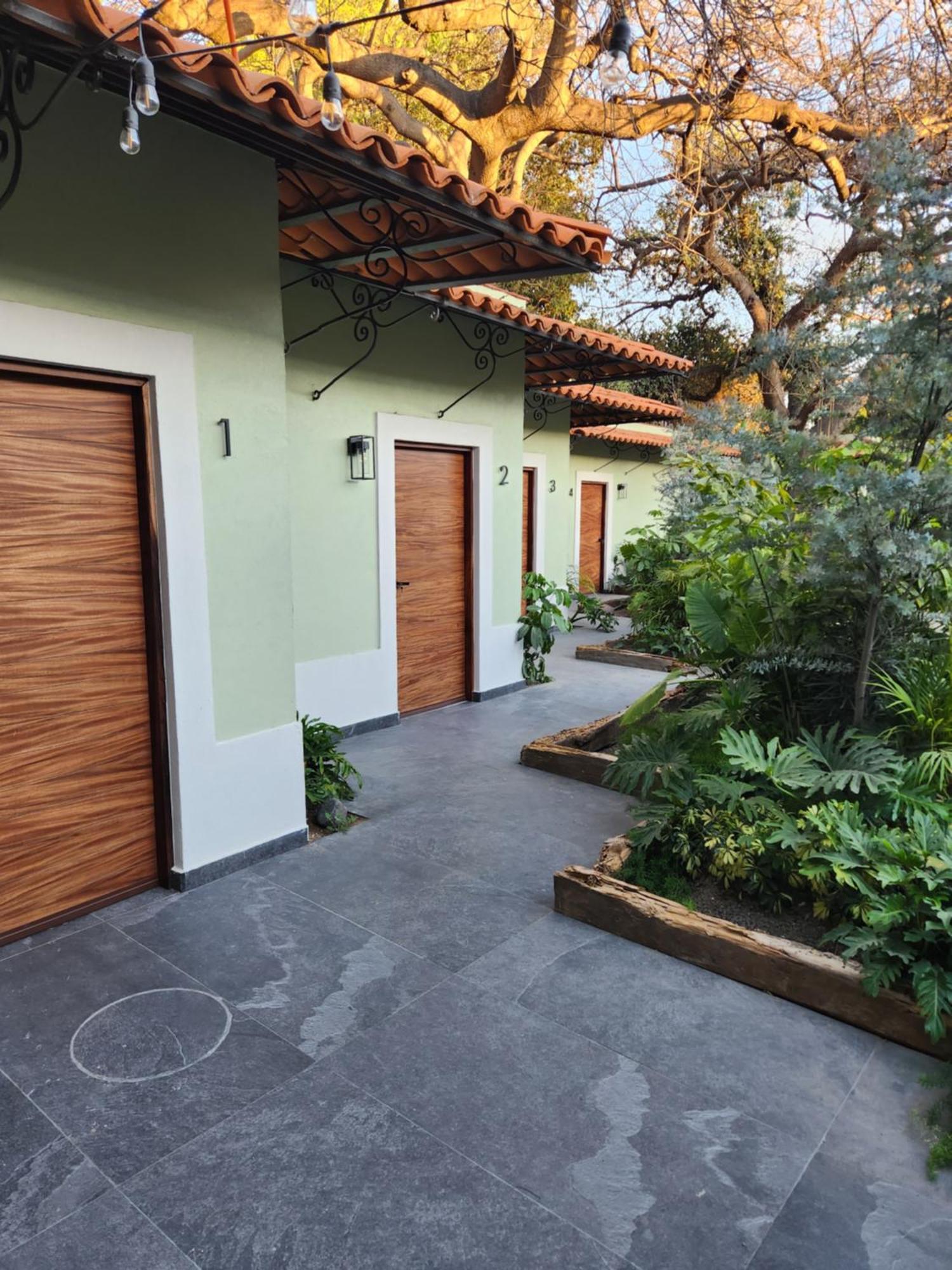 Hotel Boutique Villa Escondida, A Pasos De Lo Mejor En Tlaquepaque Bagian luar foto