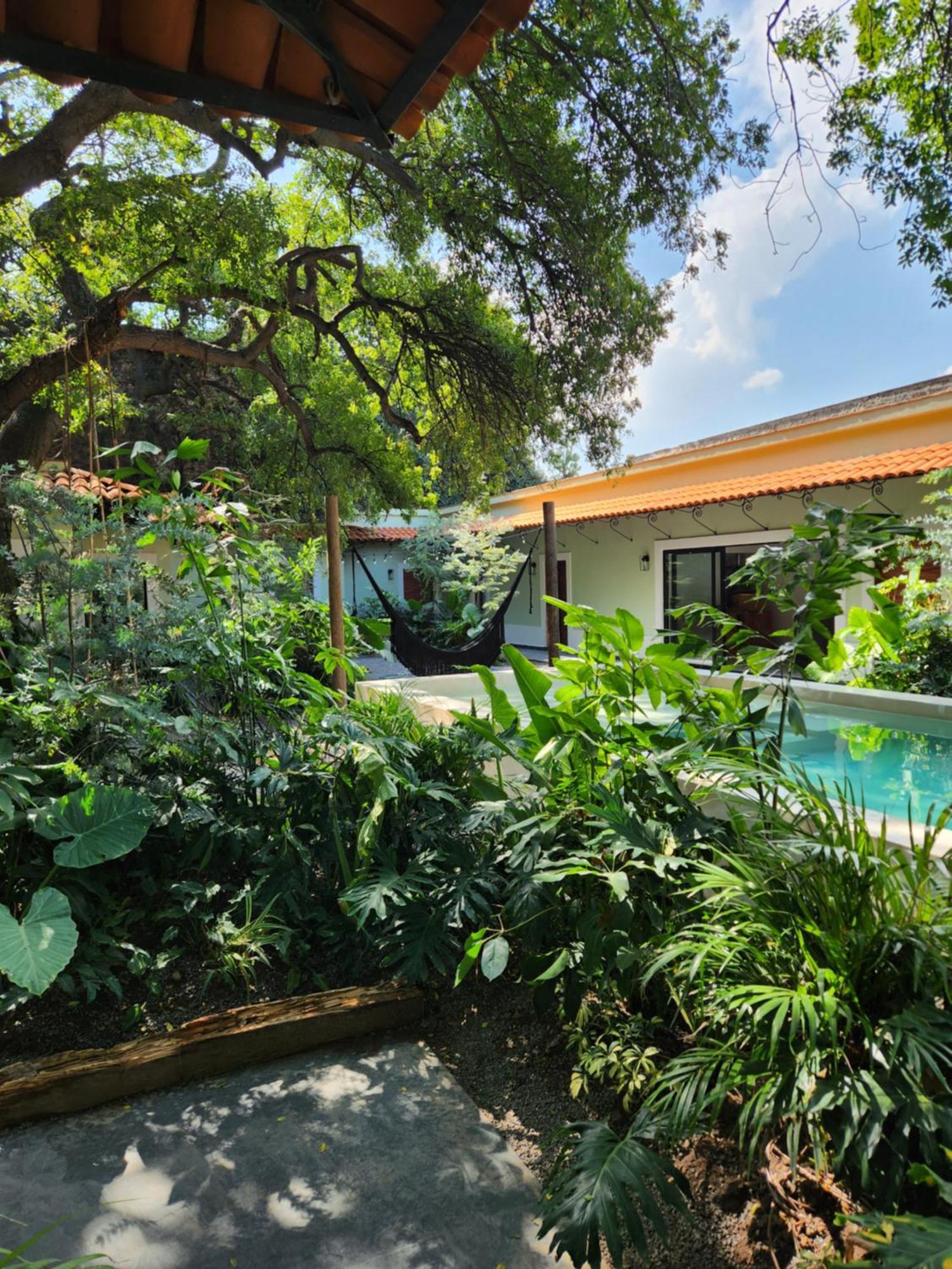 Hotel Boutique Villa Escondida, A Pasos De Lo Mejor En Tlaquepaque Bagian luar foto