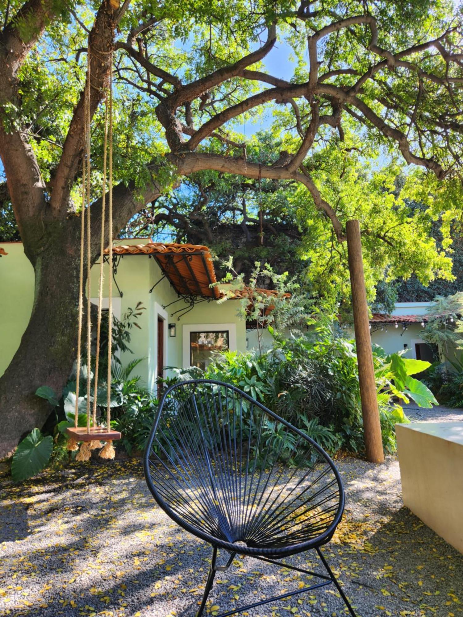 Hotel Boutique Villa Escondida, A Pasos De Lo Mejor En Tlaquepaque Bagian luar foto
